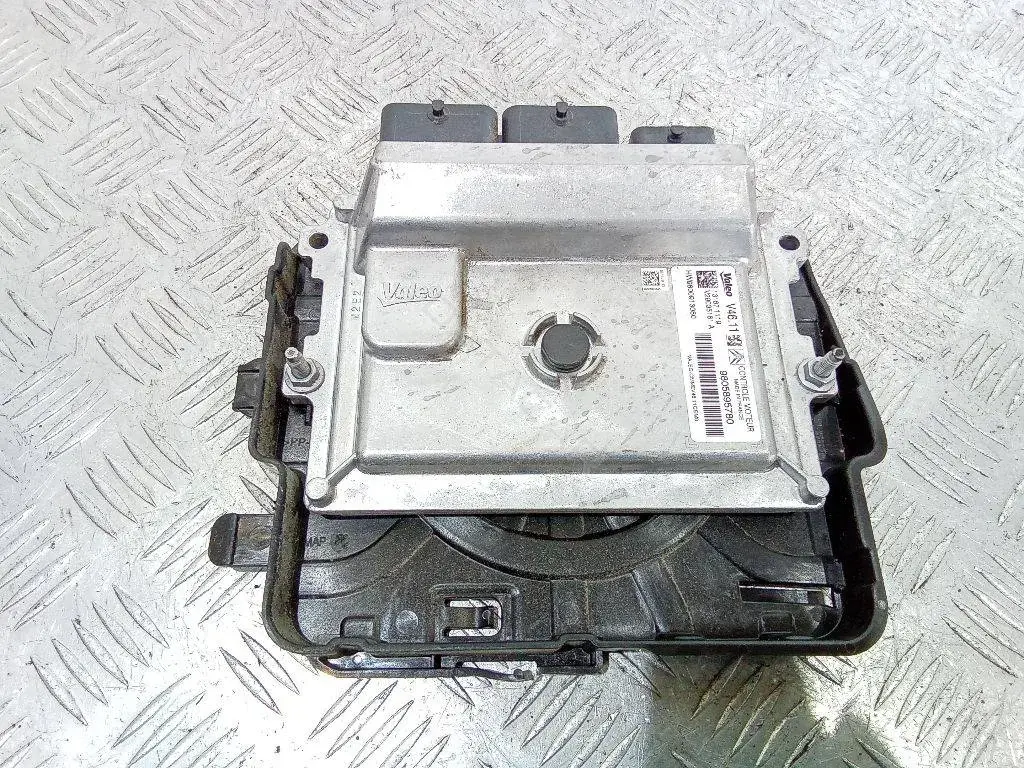 Блок управления двигателем 9805895780