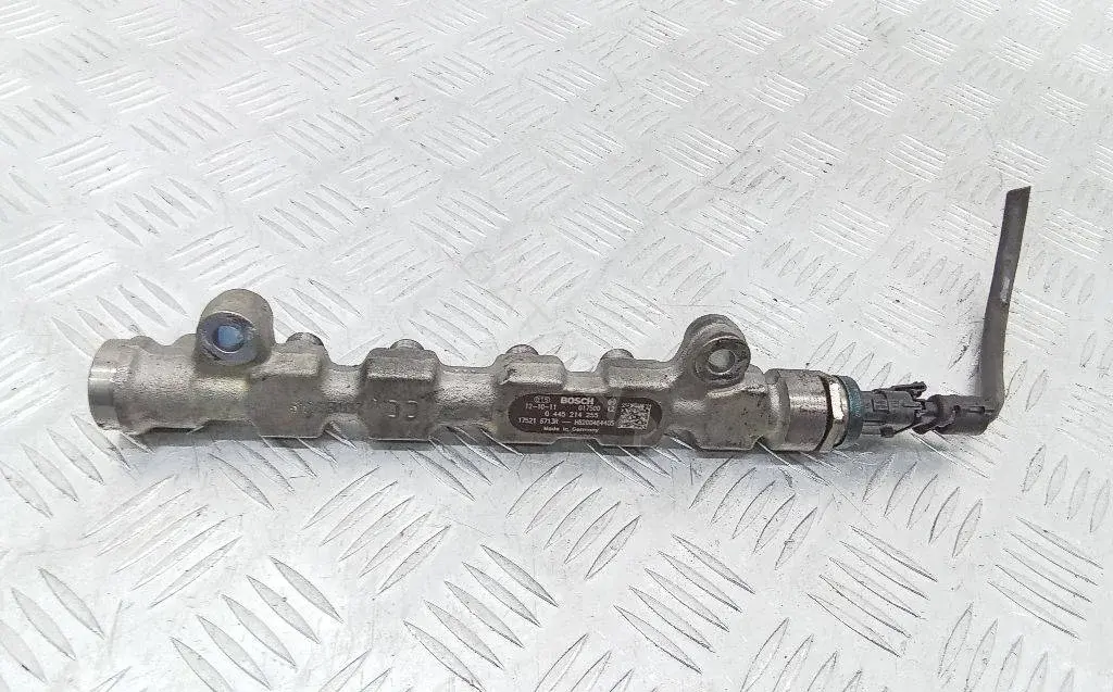 Топливная рейка 8200484405