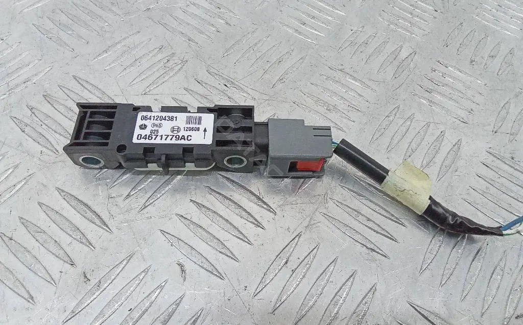 Датчик удара 04671779AC