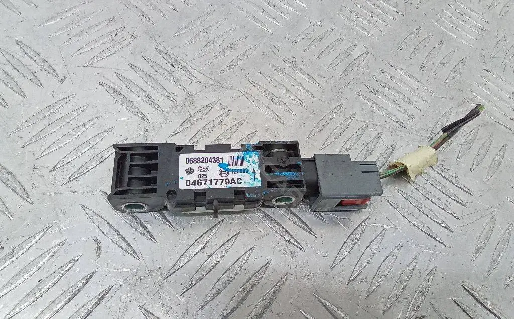 Датчик удара 04671779AC