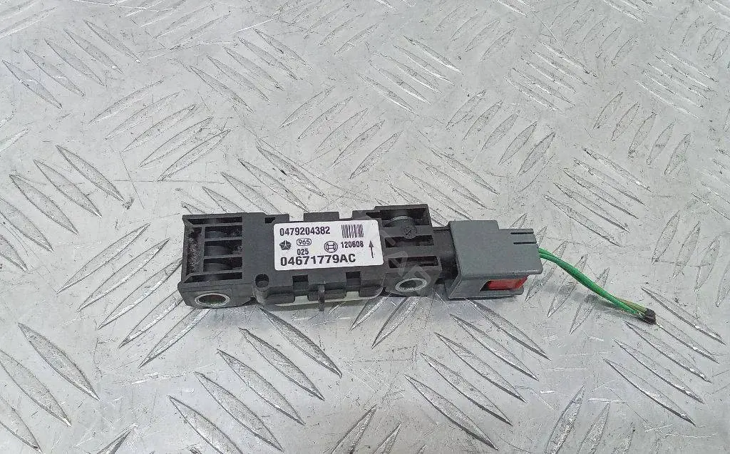 Датчик удара 04671779AC
