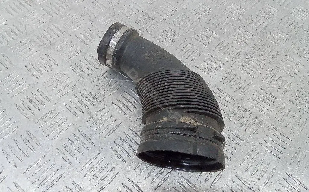 Патрубок воздушный 04L129661