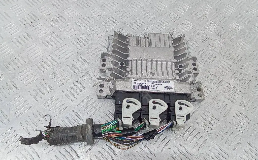 Блок управления двигателем 7M5112A650AUD