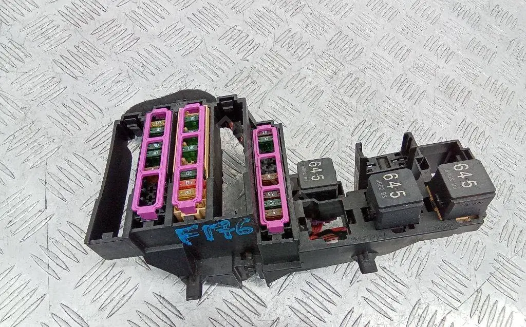 Блок предохранителей 8K0971845A