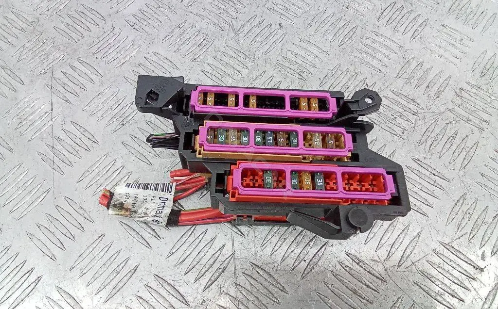 Блок предохранителей 8K0971845