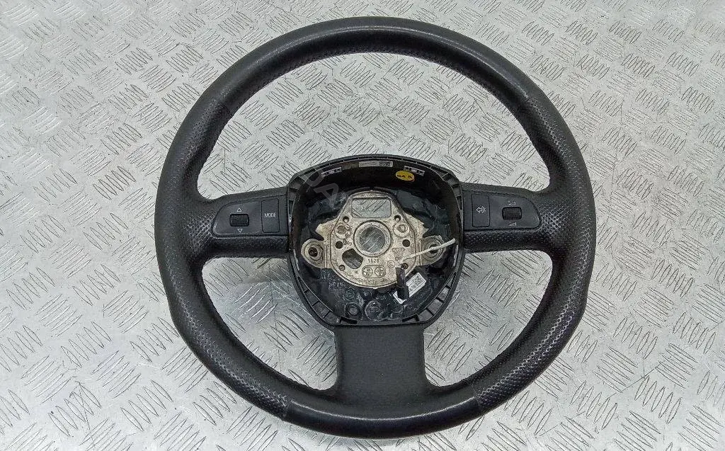 Руль 8P0419091