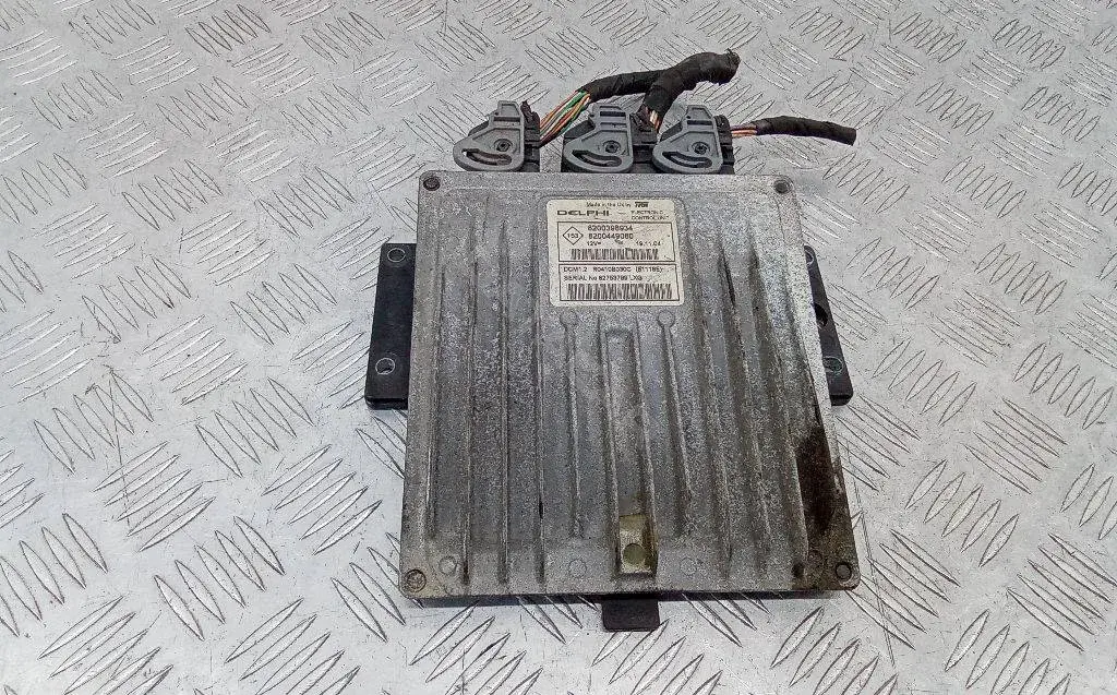 Блок управления двигателем 8200398934