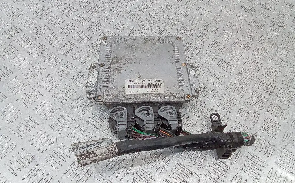 Блок управления двигателем 8200153946