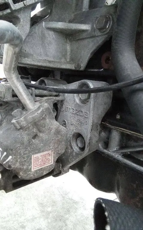 Кронштейн компрессора кондиционера RF7L15810