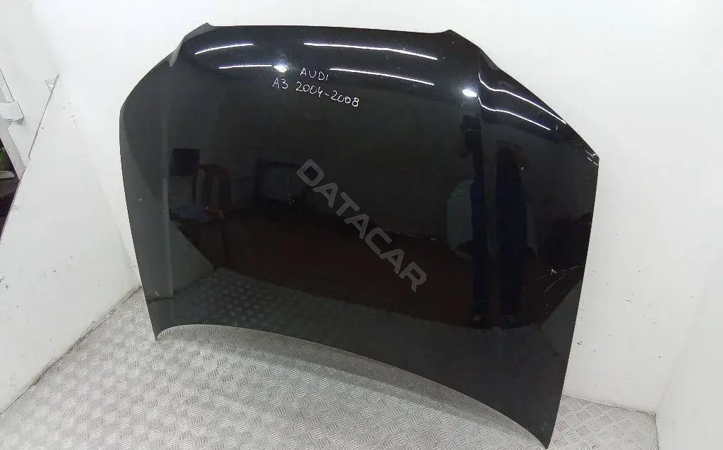 Капот 8P0010187