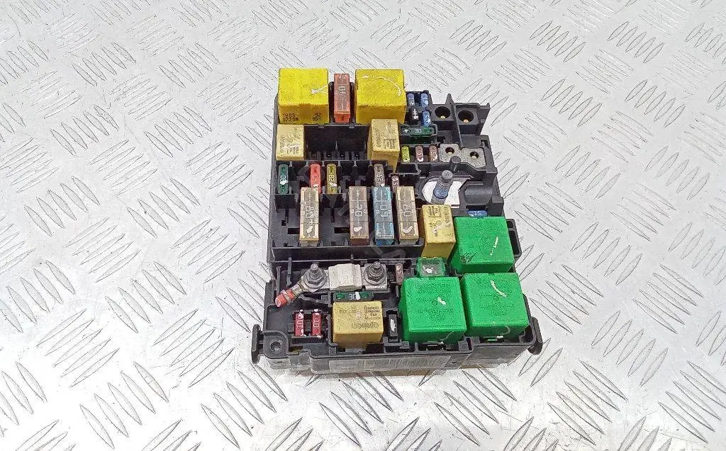 Блок предохранителей 9804848480