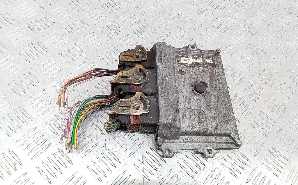 Блок управления двигателем 9805895780