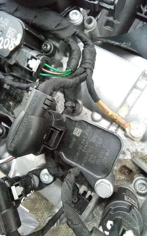 Катушка зажигания 05E905110