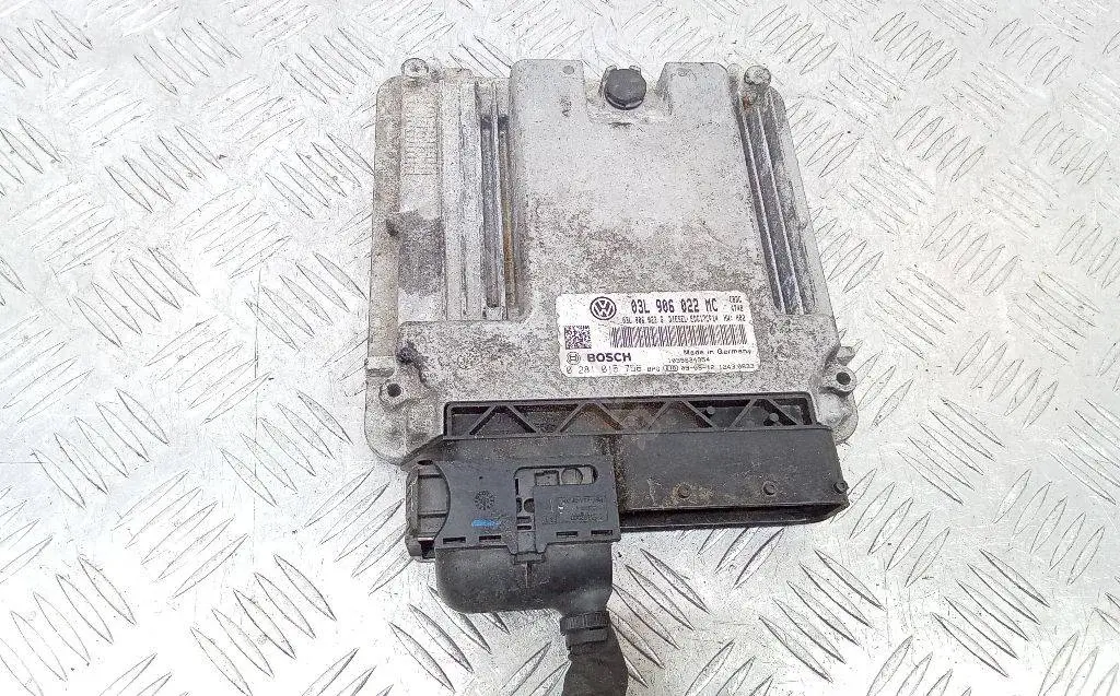 Блок управления двигателем 03L906022MC