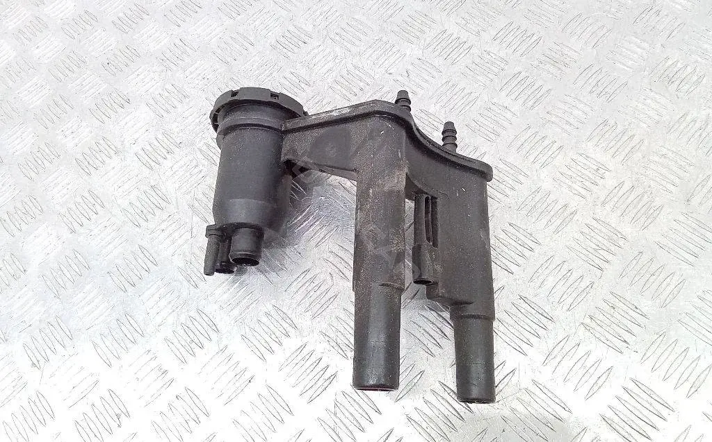 Клапан картерных газов 4R8Q-6A785-AE