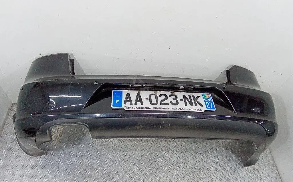 Задний бампер 3R0807421