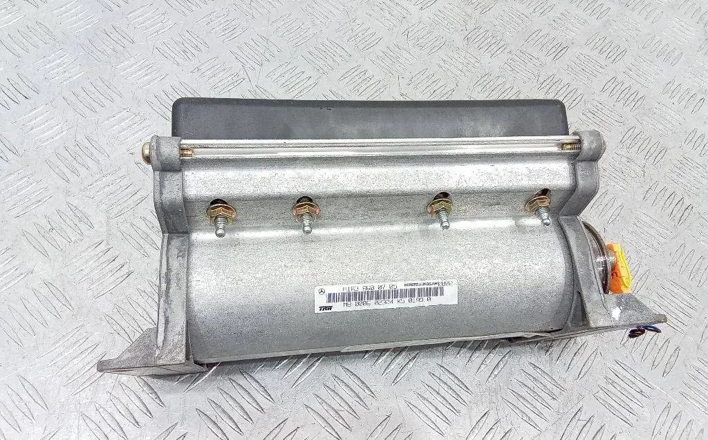 Подушка безопасности A1638600705