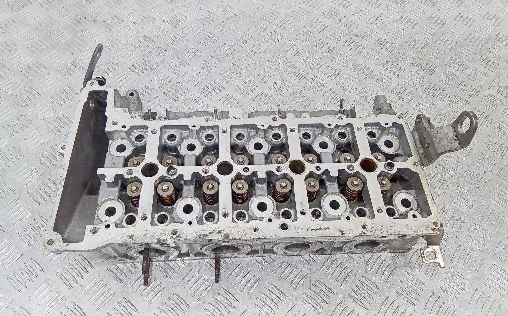 Головка блока цилиндров 781019607