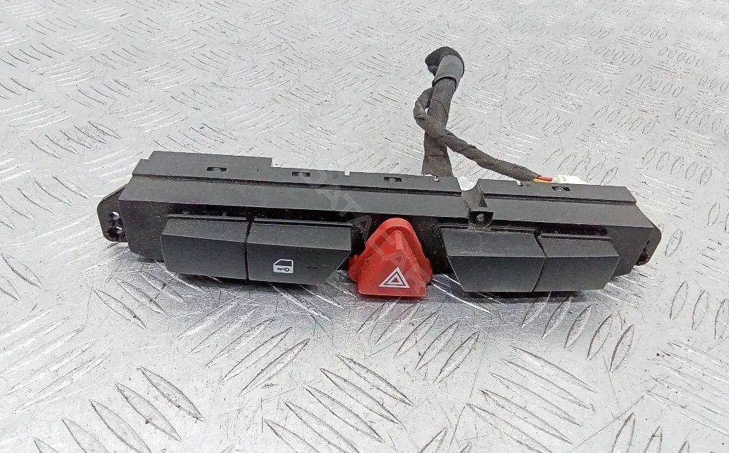 Кнопка аварийки 93700-1H000