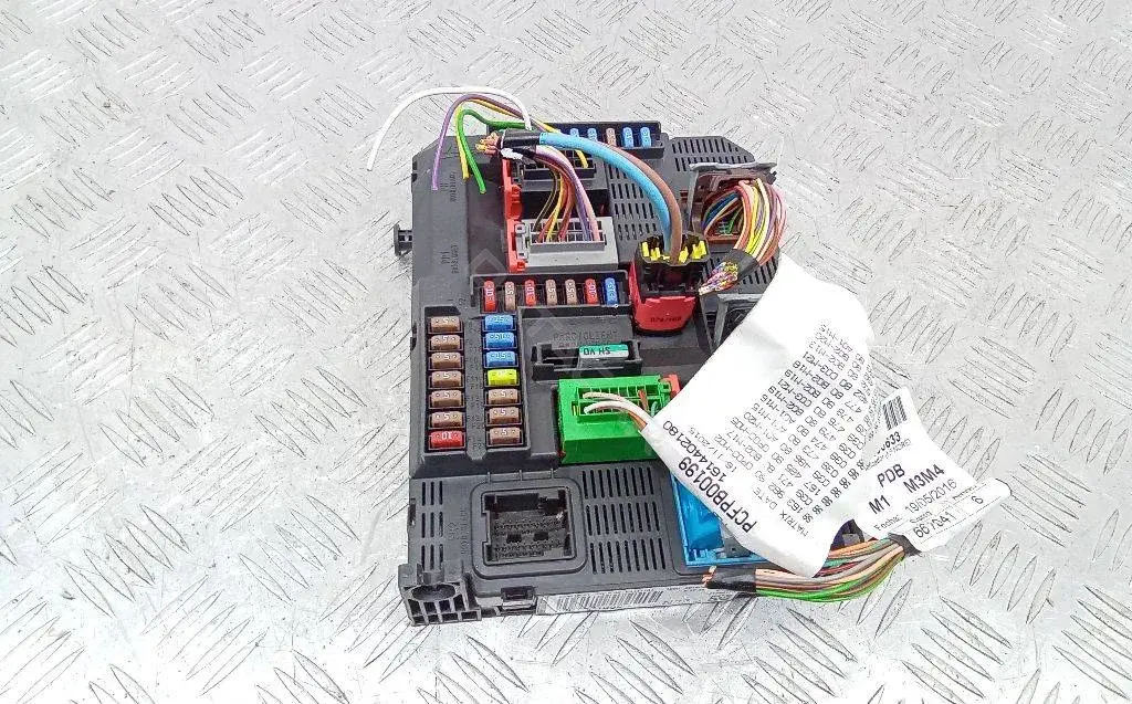 Блок предохранителей 9807531680