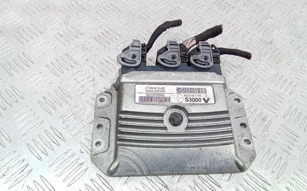 Блок управления двигателем 8200504593