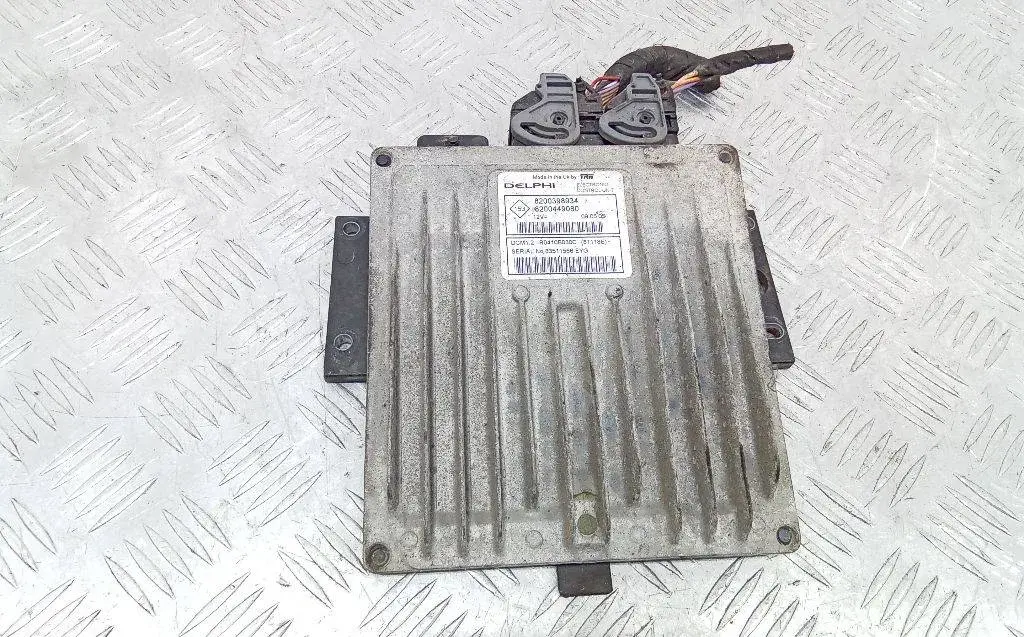 Блок управления двигателем 8200398934