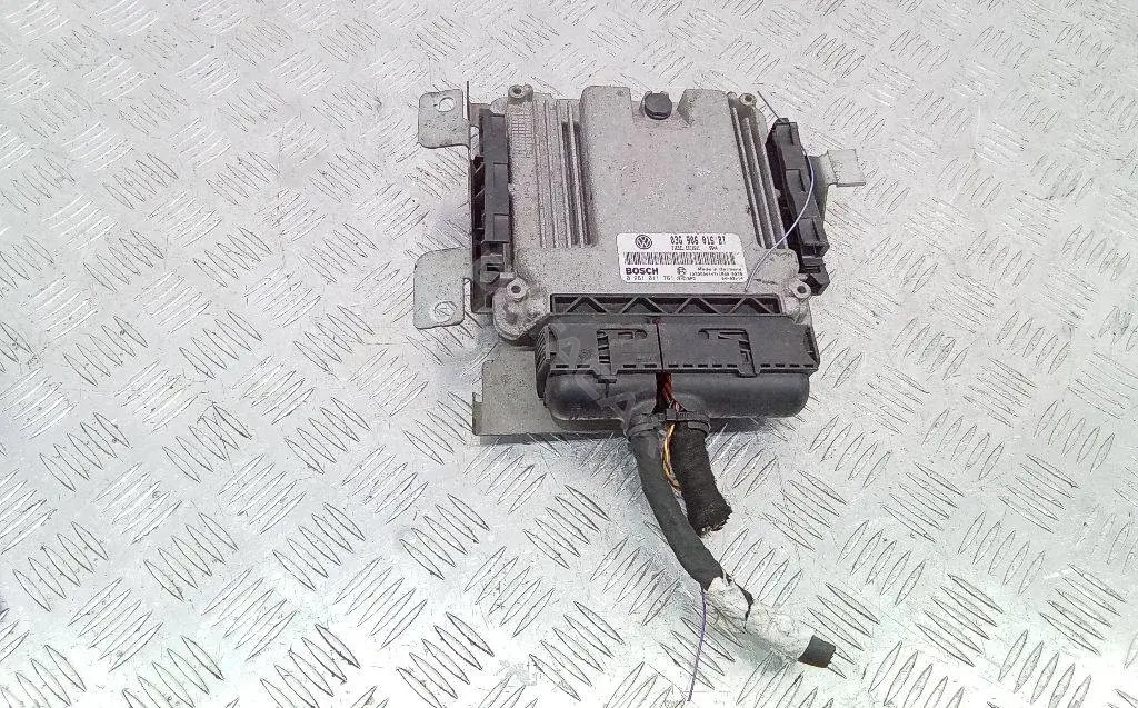 Блок управления двигателем 03G906016