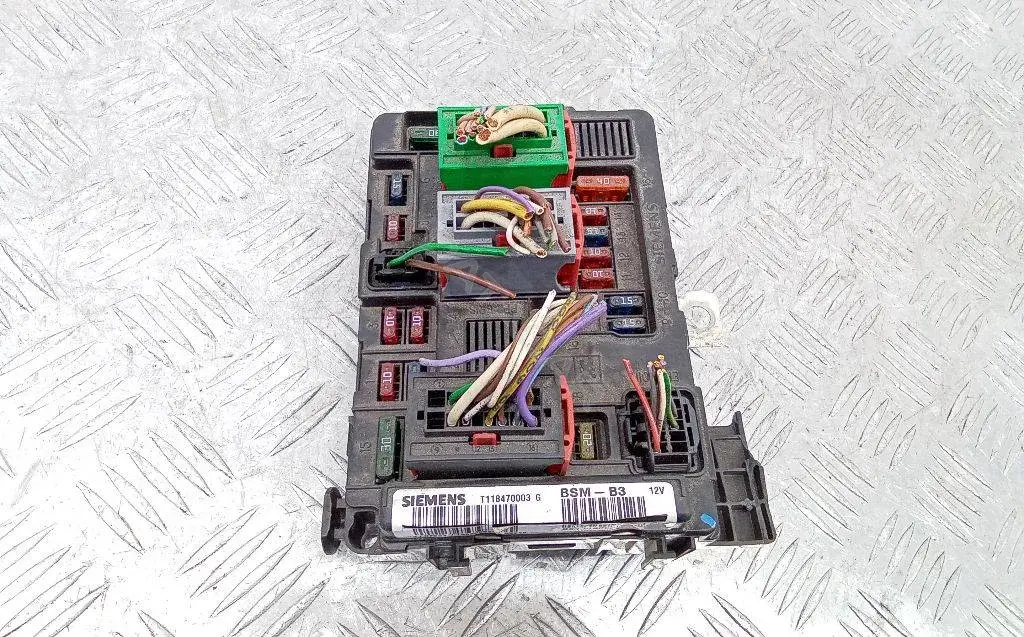 Блок предохранителей 9643498880