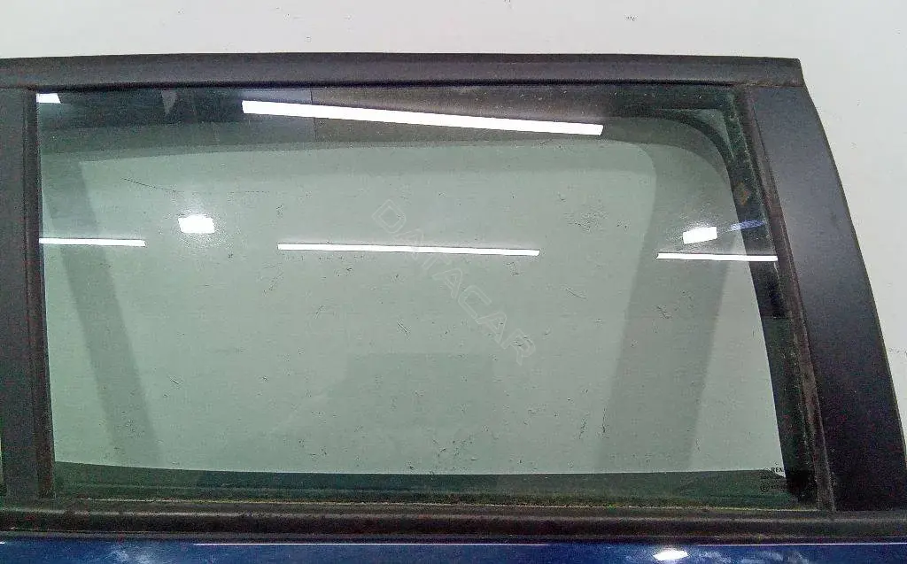 Стекло двери DOT211