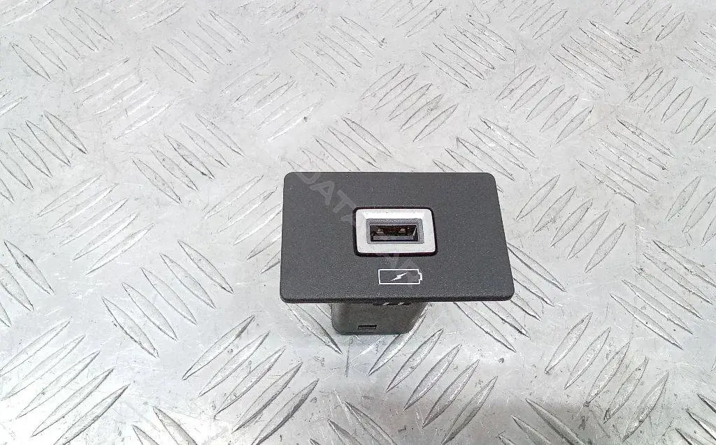 Разъем AUX / USB 98217039DX