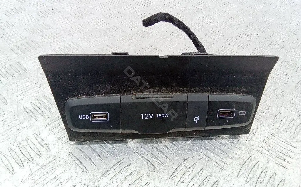 Разъем AUX / USB 84632-N7100