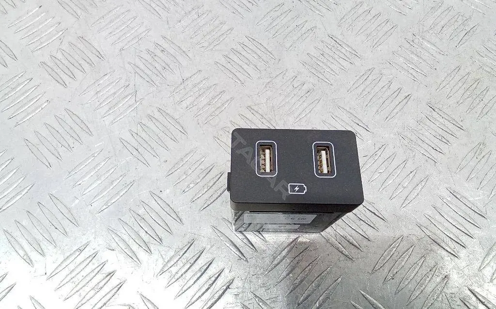 Разъем AUX / USB 96125-N9500