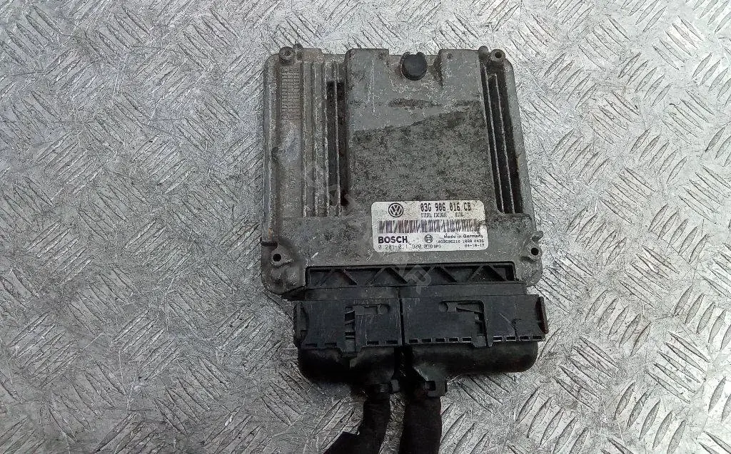 Блок управления двигателем 03G906016