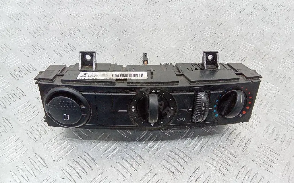 Блок управления климат-контролем A9068300485