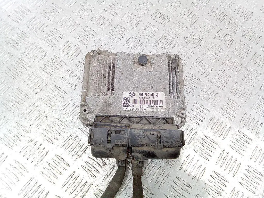 Блок управления двигателем 03G906016