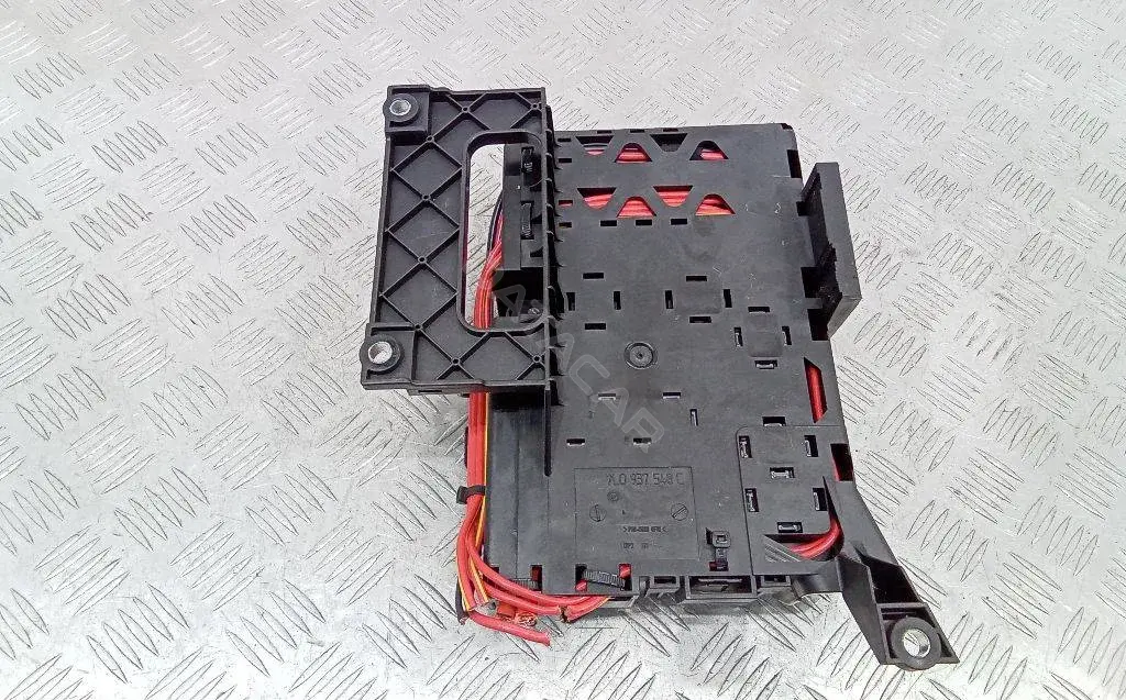 Блок предохранителей 7L0937548