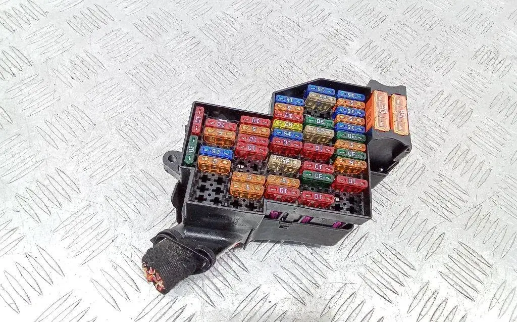 Блок предохранителей 7L0941828