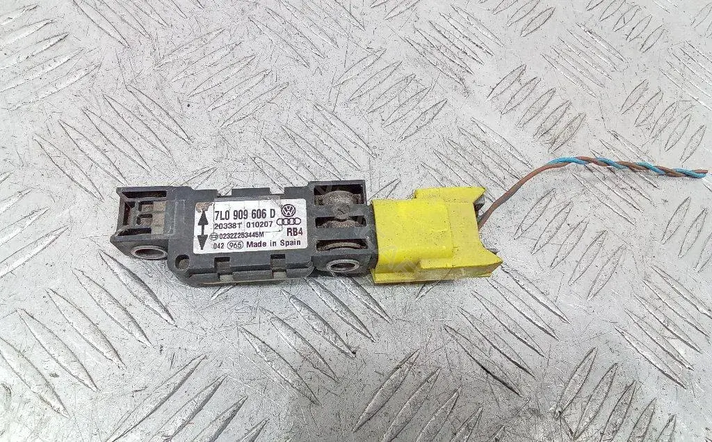 Датчик удара 7L0909606