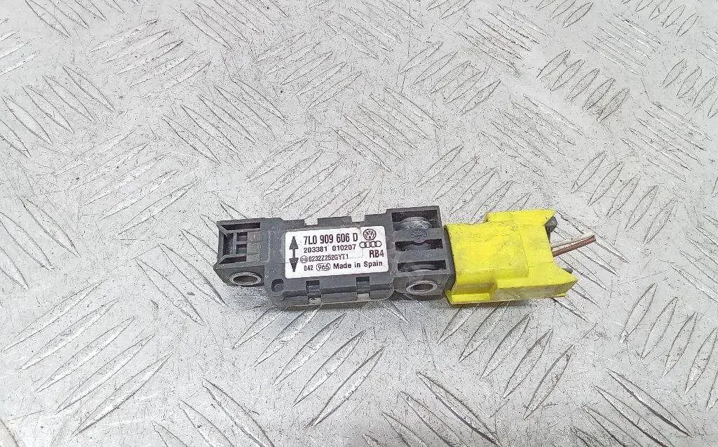 Датчик удара 7L0909606