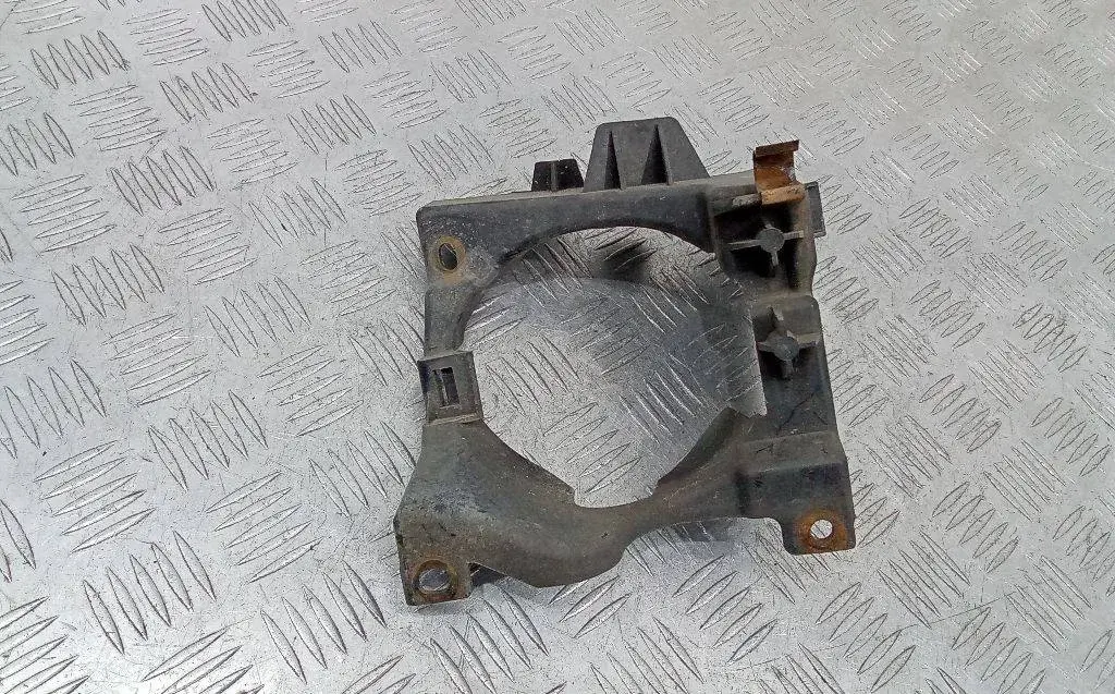 Рамка фары противотуманной 7L5807593