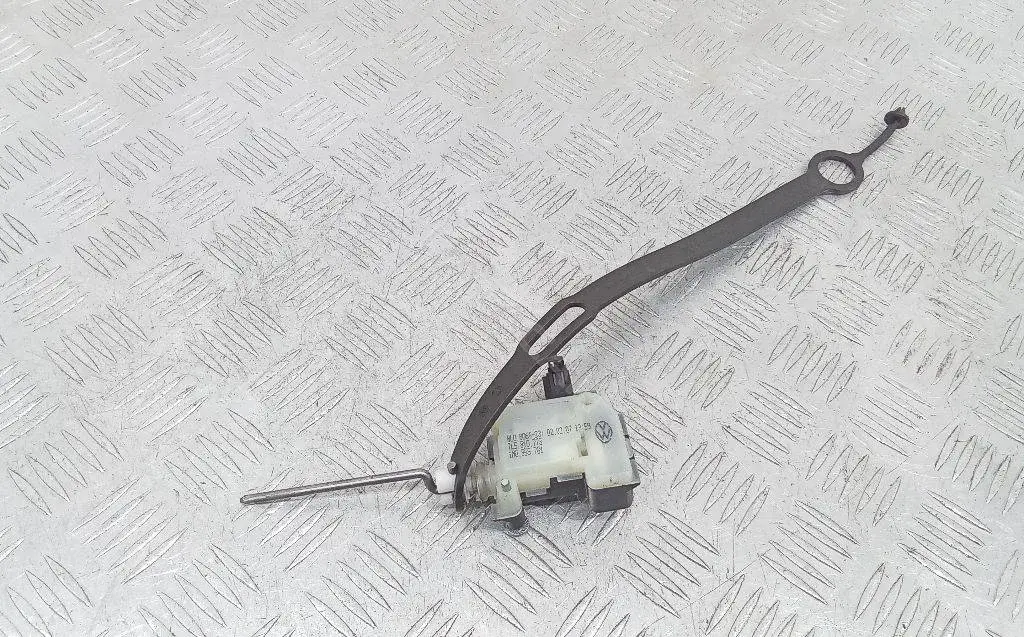 Замок лючка топливного бака 7L5810773