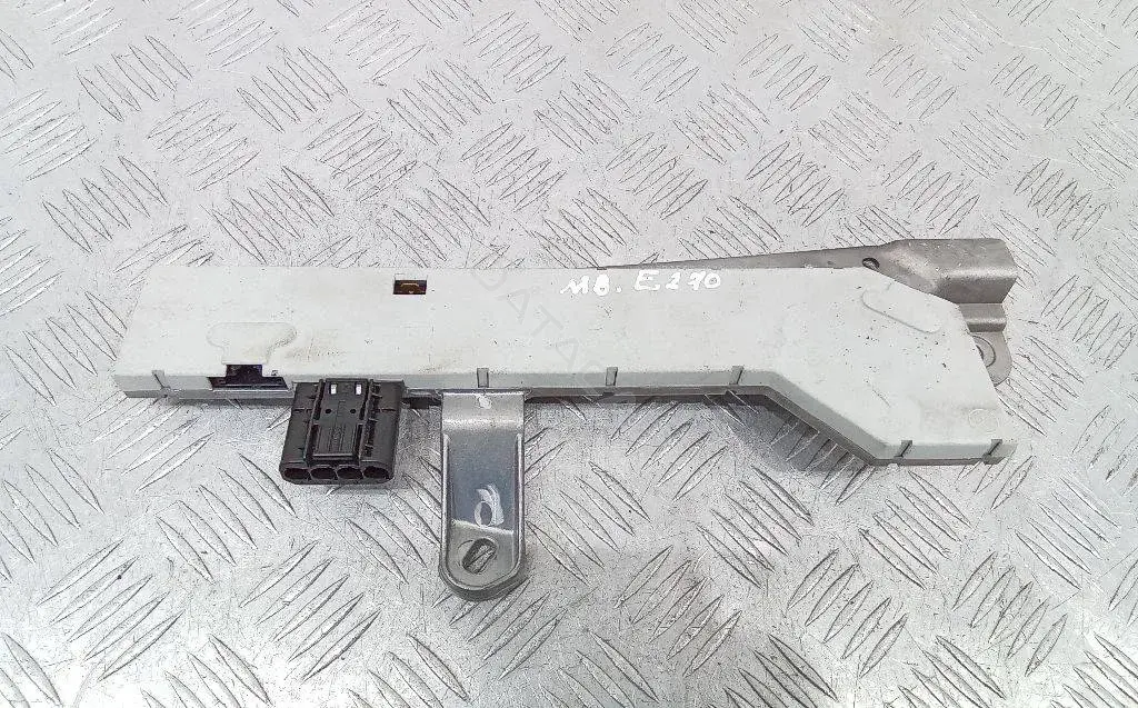 Усилитель антенны A2118200089