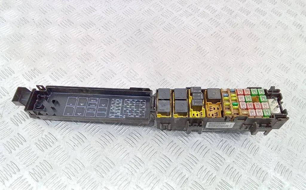 Блок предохранителей 56050630AE