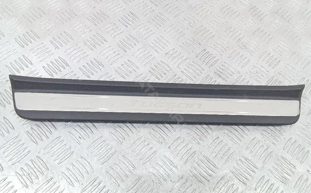 Накладка на порог 85883-N7500