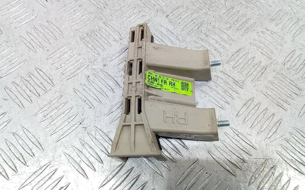 Направляющая стекла 82560-N7000