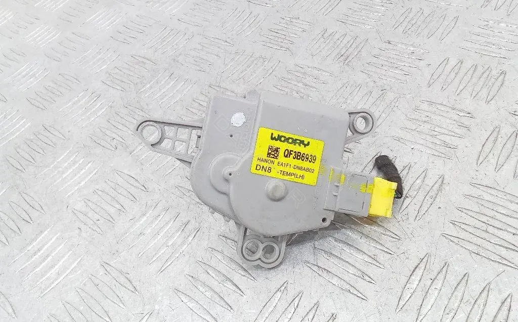 Мотор заслонки печки EA1F1-DN8AB02