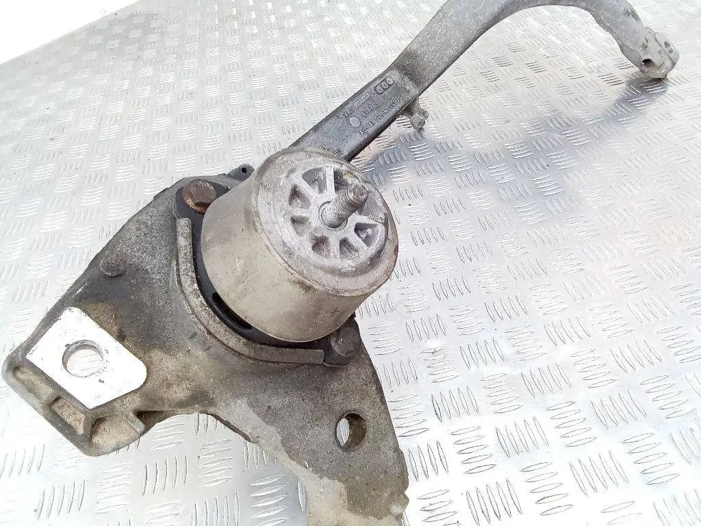 Подушка двигателя (Опора) 7L5199131A