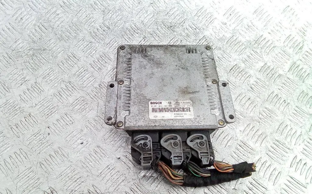 Блок управления двигателем 8200222133