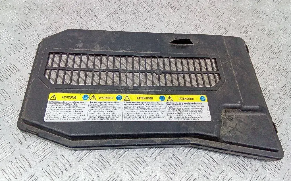 Крышка аккумулятора 7L0864643