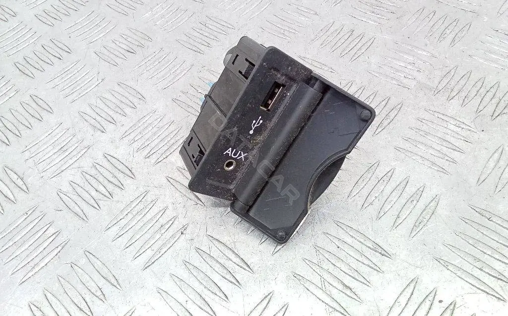 Разъем AUX / USB 280230002R